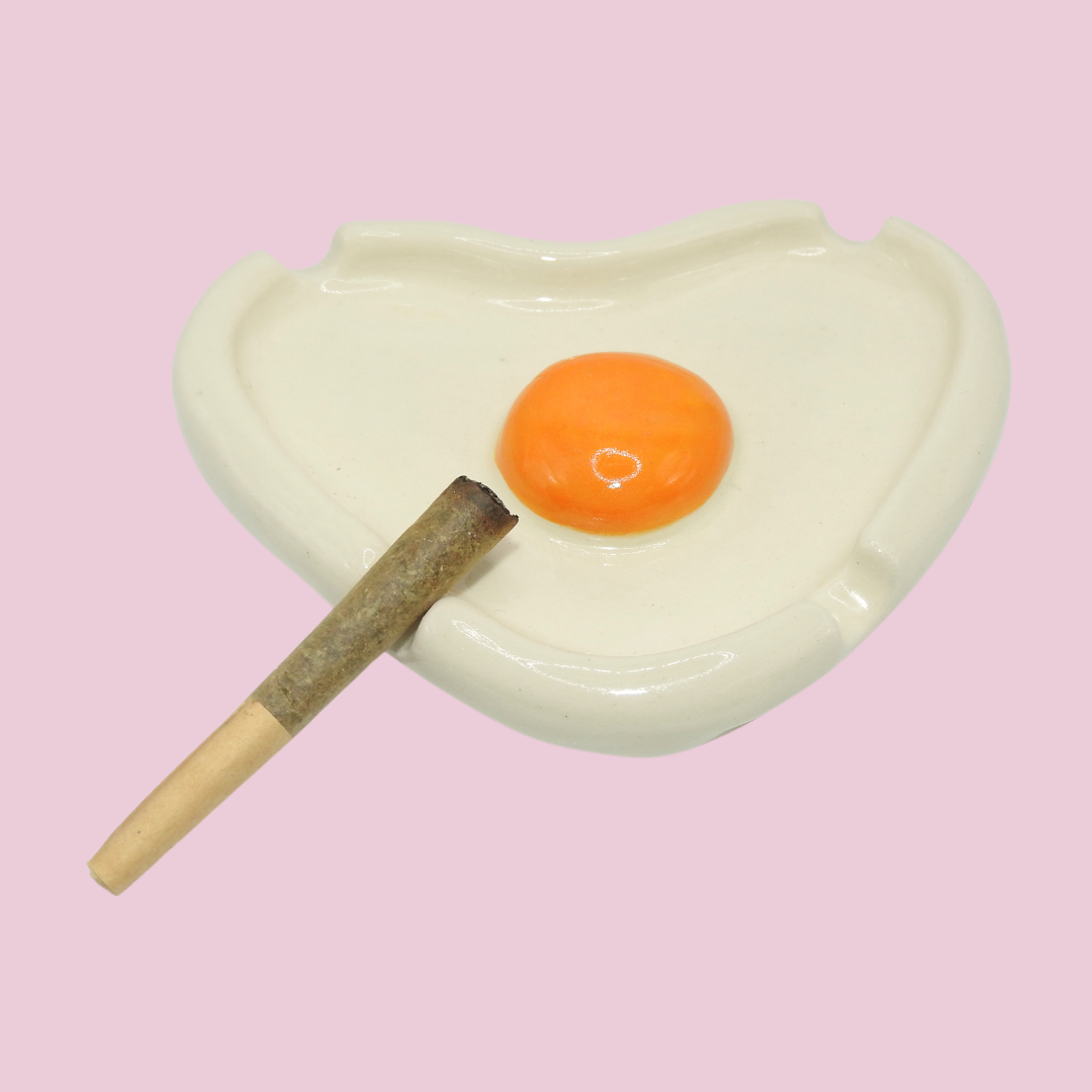 egg ashtray (pre-order)
